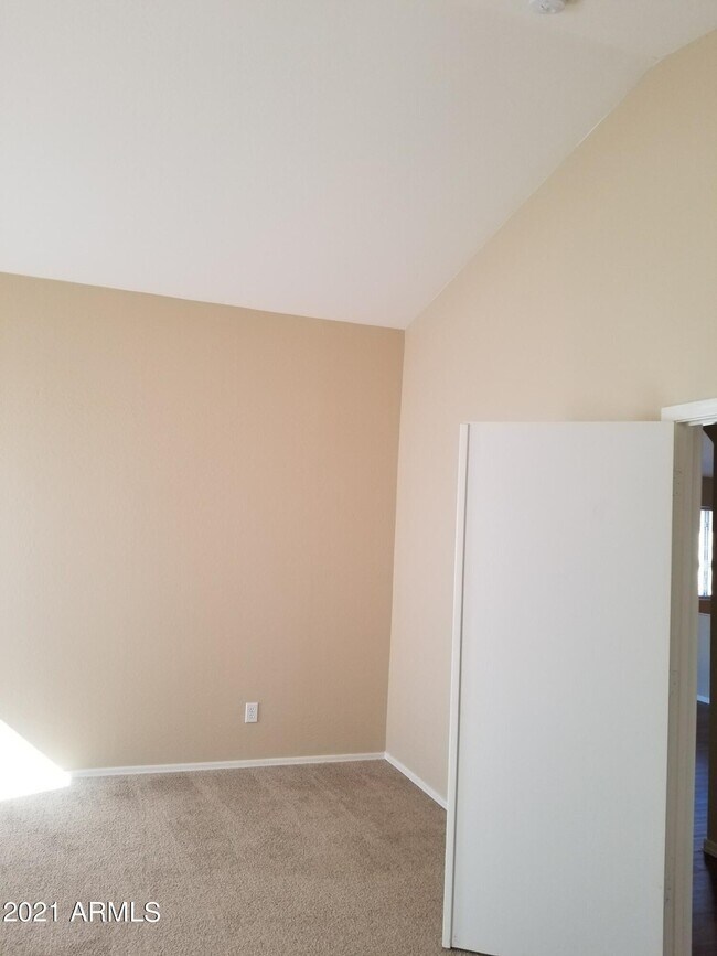 Building Photo - 45525 W Rainbow Dr