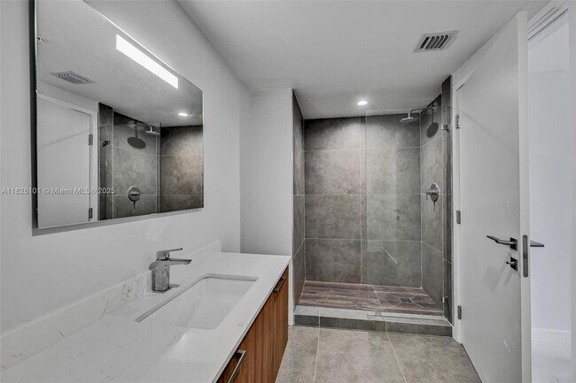 Building Photo - 840 NE 130th St