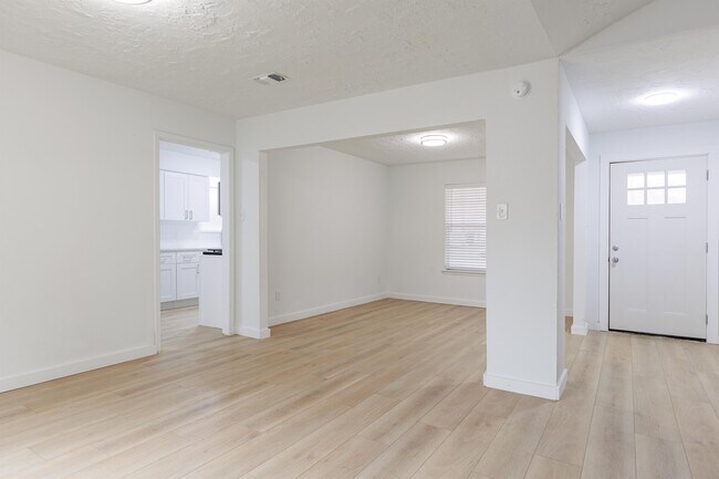 Building Photo - 3206 Cherry Creek Dr
