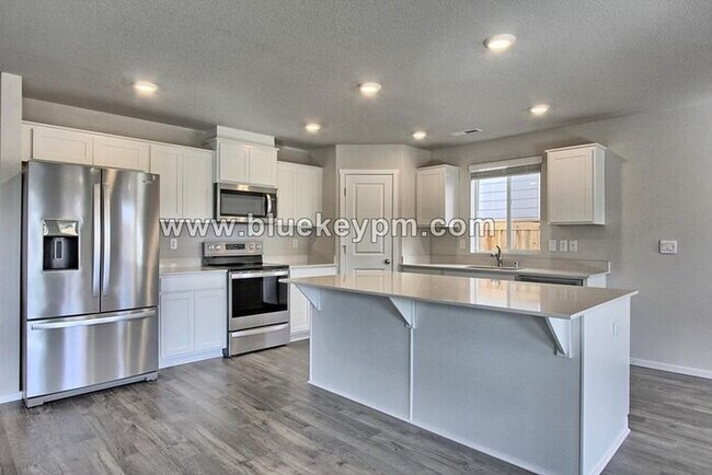 Building Photo - 4 Bed, 2.5 Baths Home in Ridgefield