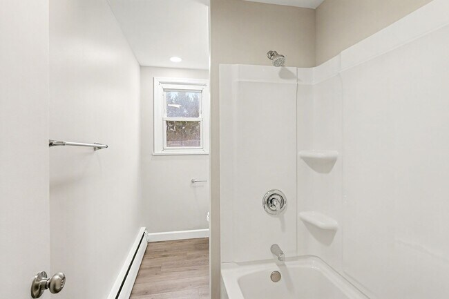 Building Photo - 218-222 S Sporting Hill Rd