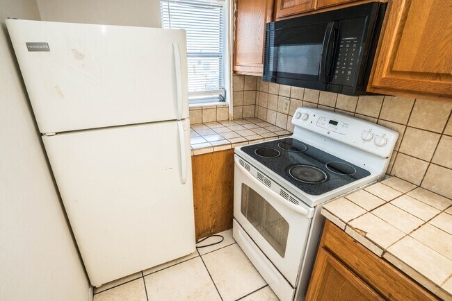 Building Photo - 8707 N Mandarine Pl