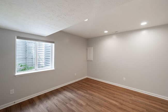 Building Photo - 8965 Snowberry Court