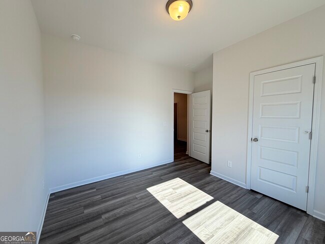 Building Photo - 824 Kensington St