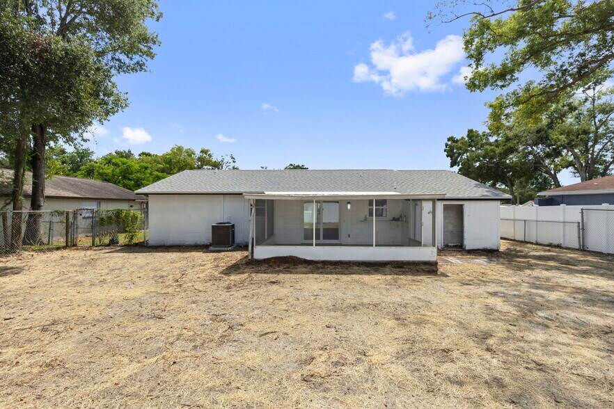 Building Photo - 516 Avocado Cir