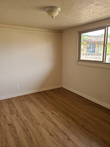 Building Photo - 601 S Papa Ave