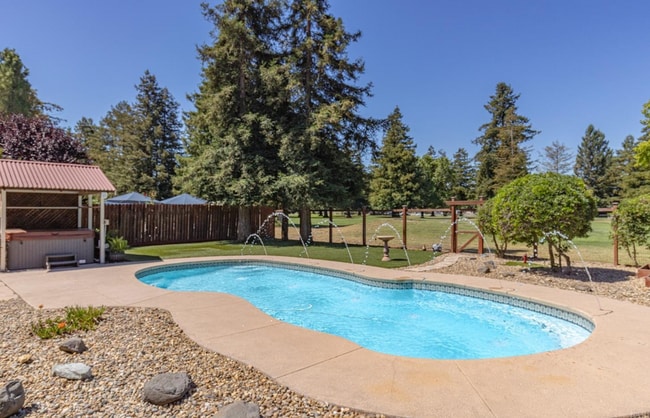 Building Photo - 5741 Davis Cir