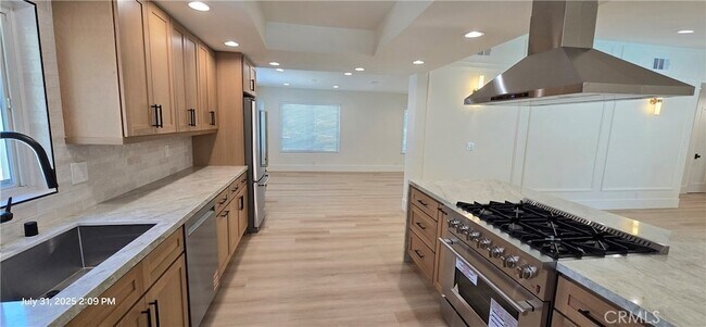 Building Photo - 3024 Sonrisa Dr