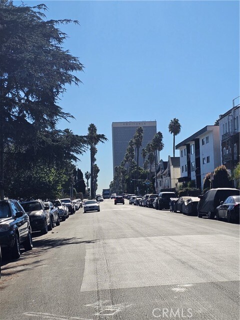 Building Photo - 214 S Alexandria Ave