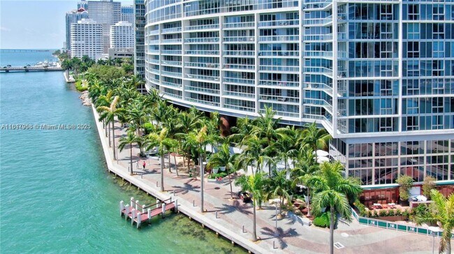 Building Photo - 495 Brickell Ave
