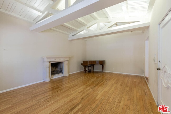 Building Photo - 352 S Wetherly Dr