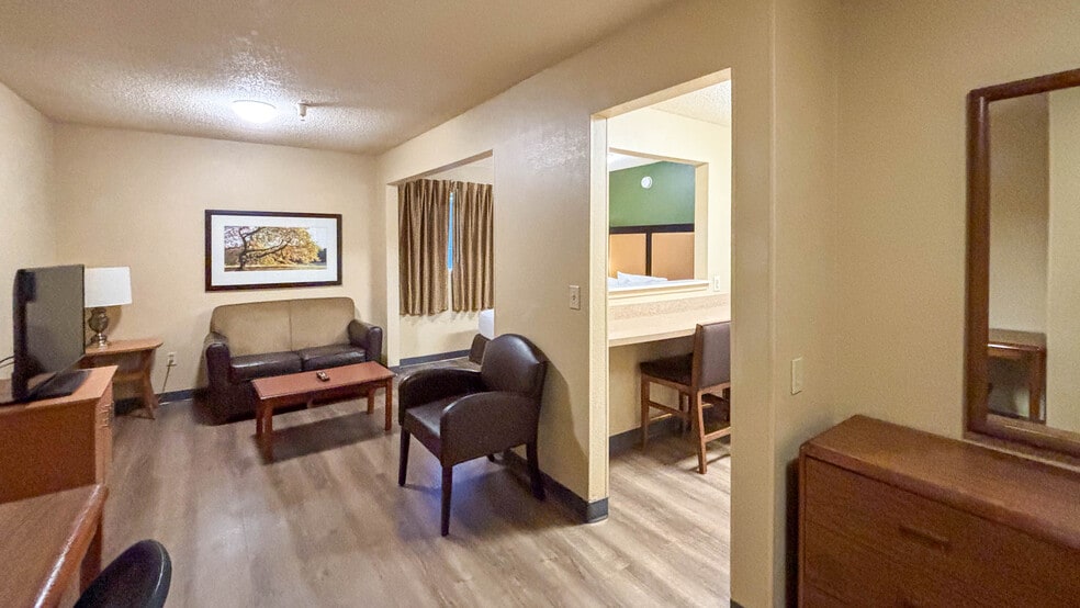 Building Photo - 530 Woods Lake Rd