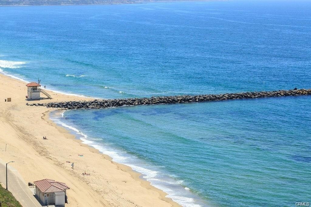 Building Photo - 555 Esplanade