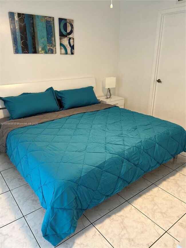 Building Photo - 17801 N Bay Rd