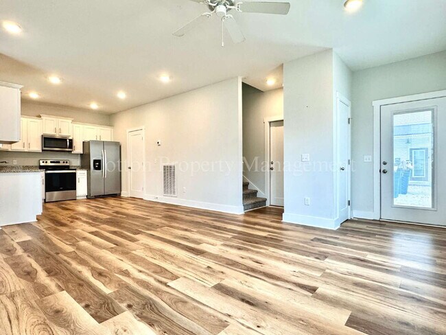 Building Photo - Modern 3BR/2.5BA Townhome | $2,100/mo. | P...