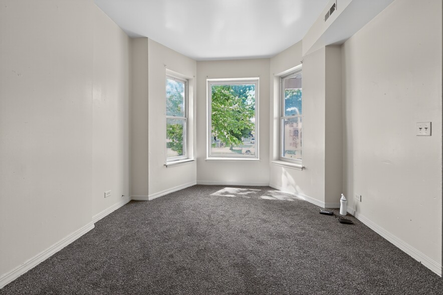 Building Photo - 4306 W Maypole Ave