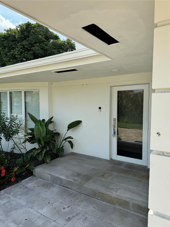 Building Photo - 2020 Coral Reef Dr