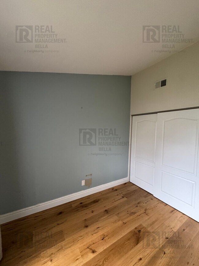 Building Photo - Spacious & Stylish Living in the Heart of Lake Elsinore