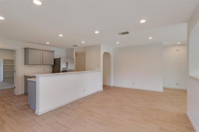 Building Photo - 15003 Chamberlain Ct