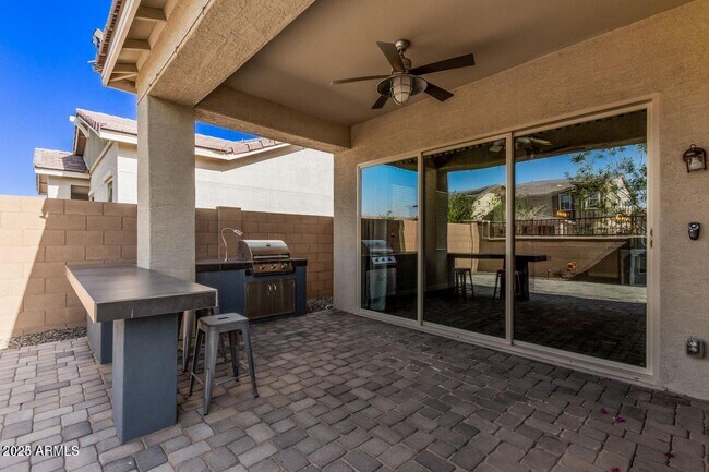 Building Photo - 2072 E Lantana Dr