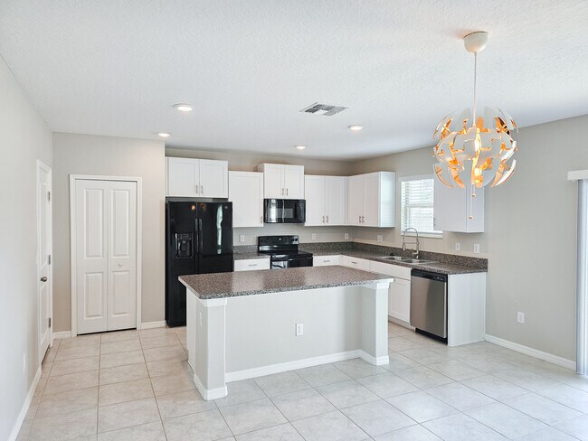 Building Photo - 10520 Strawberry Tetra Dr