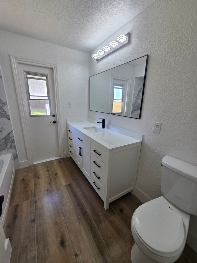 Building Photo - 383 Floral Dr