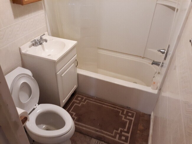 Building Photo - 44 Frederick Ave