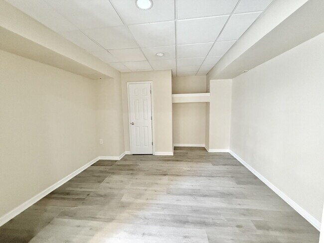 Building Photo - 7808 Bay Dr