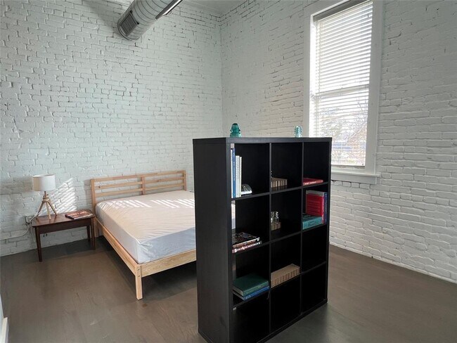 Building Photo - 102 E 2nd St