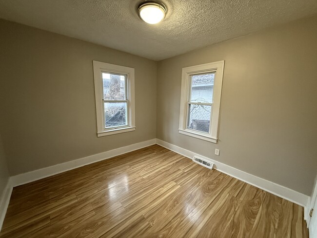 Building Photo - 123 Adelaide St