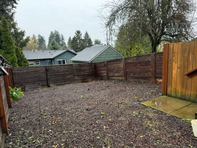 Building Photo - 1132000