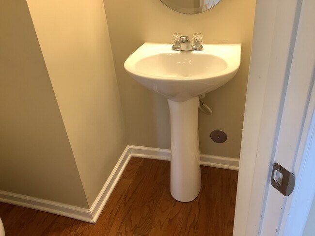 Building Photo - 11 Knoll Ridge Dr