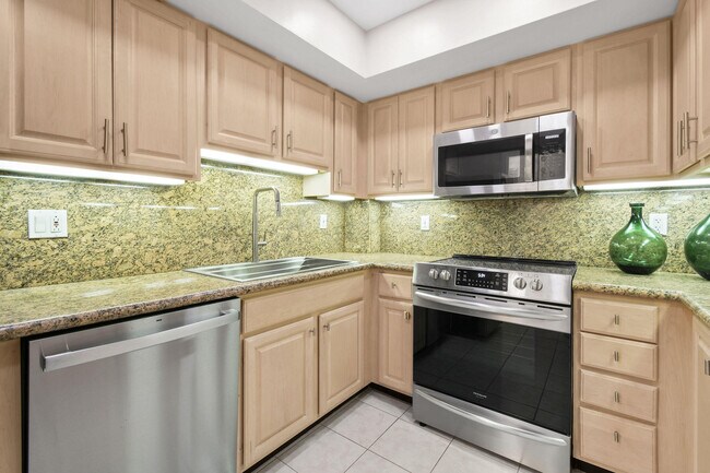 Building Photo - 227 Brazilian Ave