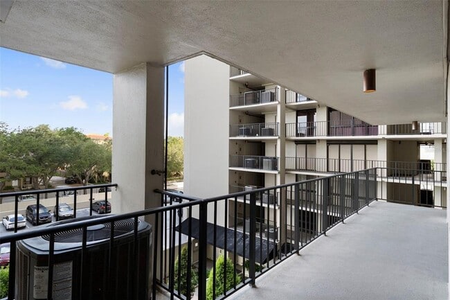 Building Photo - 3301 Bayshore Blvd