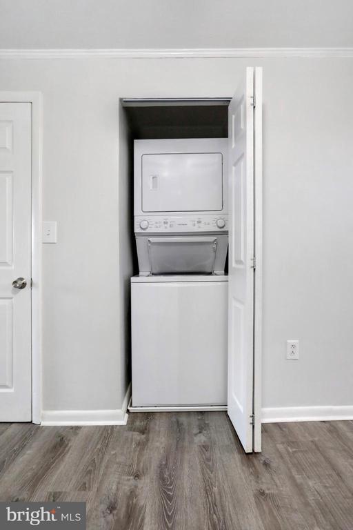 Building Photo - 205 S Princess St