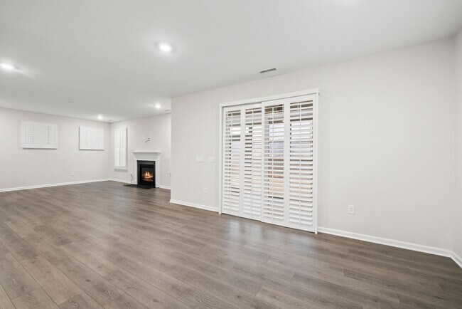 Building Photo - 2116 Curry Mdw Wy