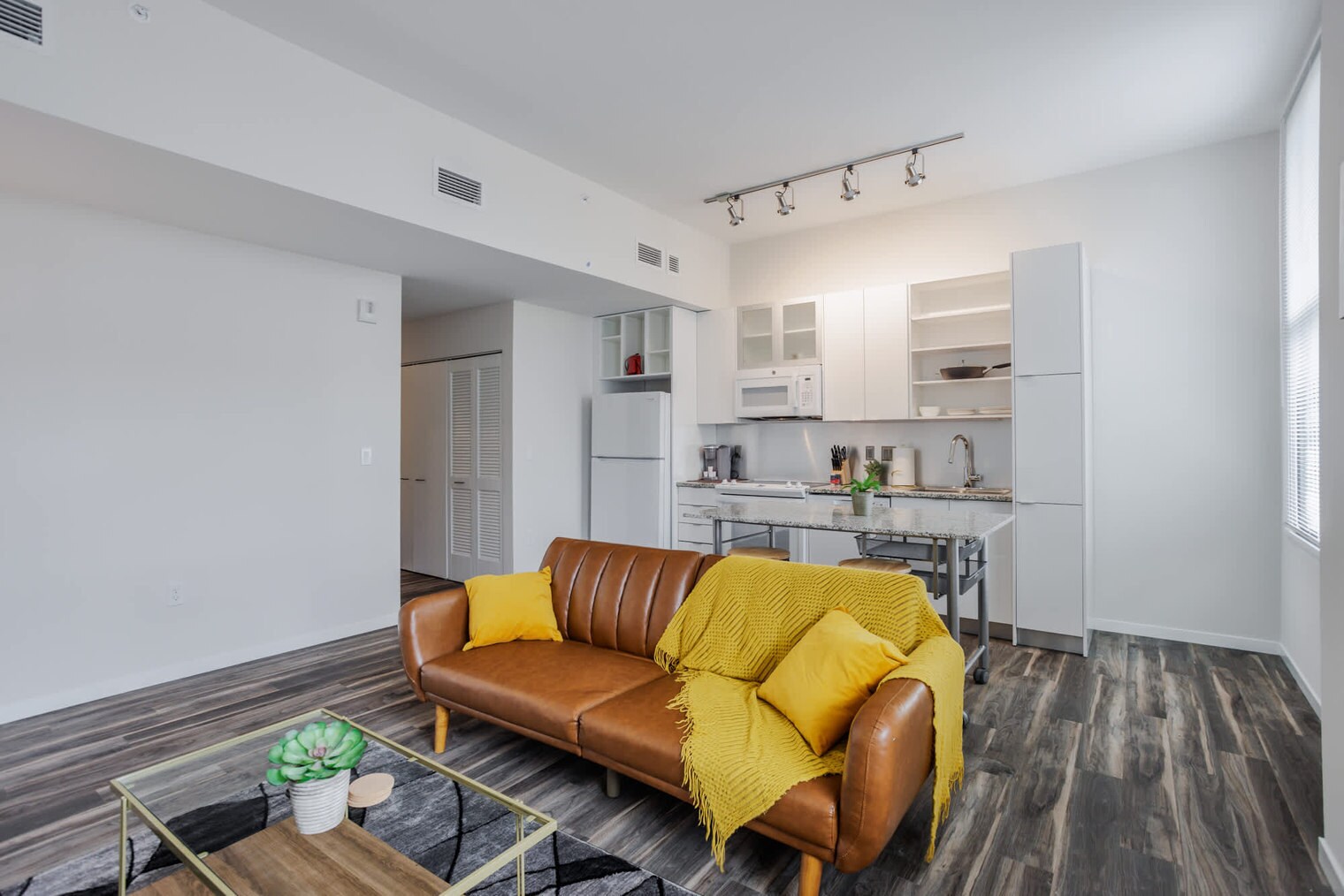 Building Photo - 9-JAN-JAN E 4th St