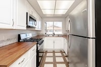Building Photo - Charming 2-Bedroom Apartment with Updated ...
