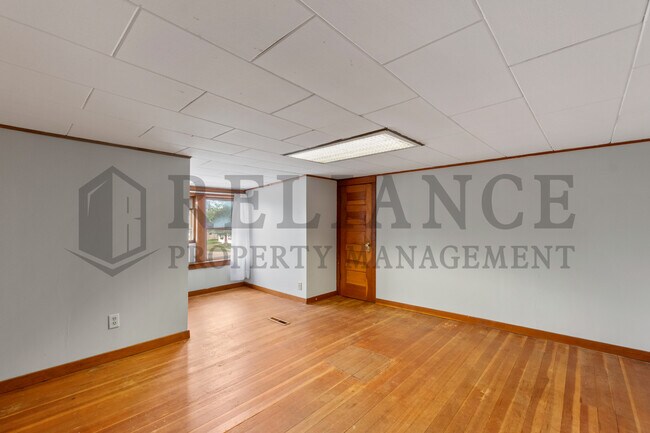 Building Photo - 400 S King St