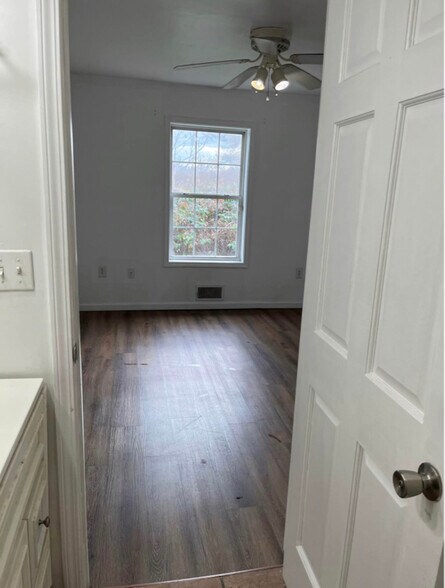 Building Photo - 107 Ellistown Rd