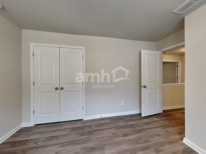 Building Photo - 107 Omega Ct