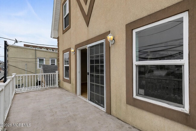 Building Photo - 209 Bay Ave