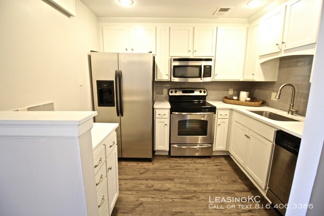 Building Photo - Jefferson on the Plaza