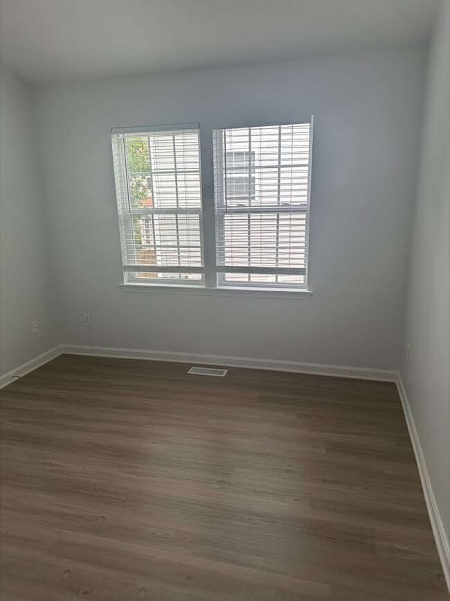 Building Photo - 9224 Shenington Pl