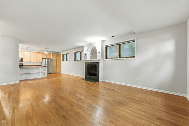 Building Photo - 1535 N Wicker Park Ave