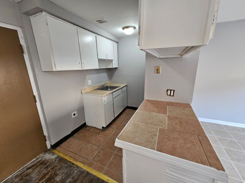 Building Photo - 1885 Taylor Rd