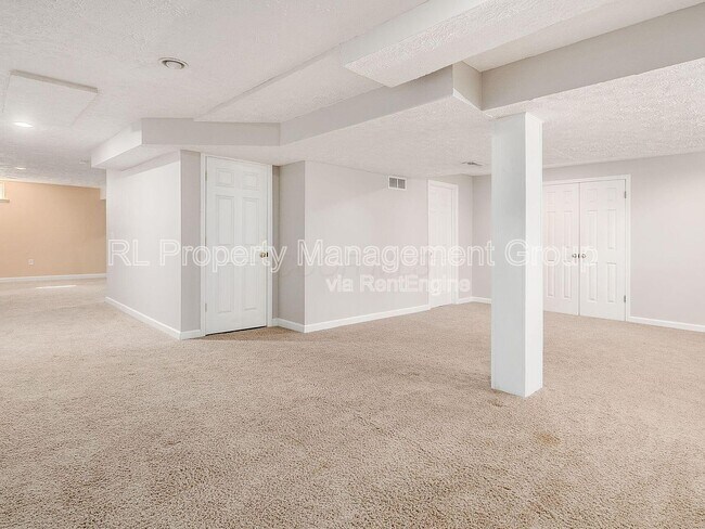 Building Photo - 5551 Ainsley Dr