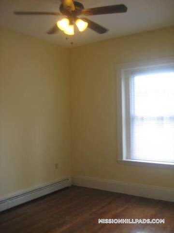 Building Photo - 1526 Tremont St