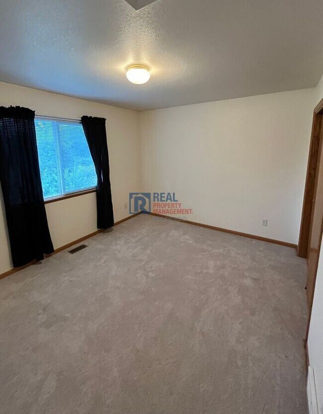 Building Photo - 2511 Glendale Ct