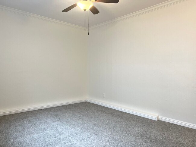 Building Photo - 1 Bed/1 Bath Pacific Beach